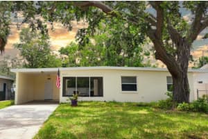 4219 Des Moines St Ne, ST PETERSBURG