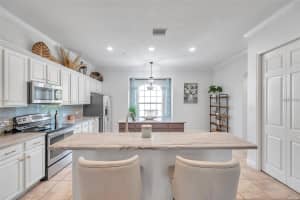 10050 BAYOU GRANDE AVENUE, SEMINOLE, FL 33772 - MLS#MFRTB8452347