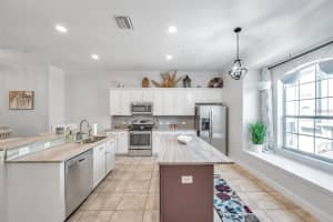 10050 BAYOU GRANDE AVENUE, SEMINOLE, FL 33772 - MLS#MFRTB8452347