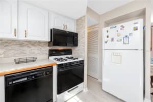 7830 39TH TERRACE, ST PETERSBURG, FL 33709 - MLS#MFRTB8452583