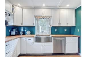 1302 FRANKLIN STREET, PLANT CITY, FL 33563 - MLS#MFRTB8452750