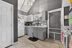 5601 ASHLEY OAKS DRIVE, TAMPA, FL 33617 - MLS#MFRTB8454122