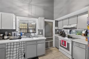 5601 ASHLEY OAKS DRIVE, TAMPA, FL 33617 - MLS#MFRTB8454122