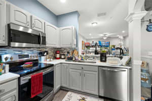 11231 KAPOK GRAND CIRCLE, ST PETERSBURG, FL 33708 - MLS#MFRTB8454332