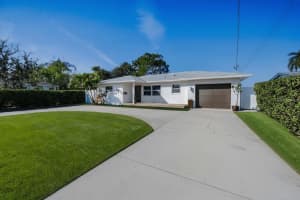 8744 SUNLIT COVE DRIVE, ST PETERSBURG, FL 33702 - MLS#MFRTB8454871