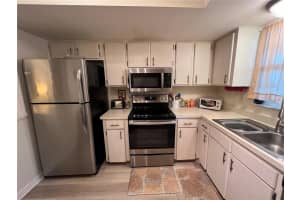 10355 CARROLLWOOD LANE, TAMPA, FL 33618 - MLS#MFRTB8454878