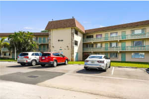 400 Village Green Cir W #205, PALM SPRINGS 400 Village Green Cir W #205, PALM SPRINGS