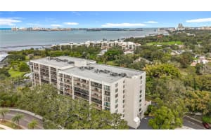 220 BELLEVIEW BOULEVARD, BELLEAIR, FL 33756 - MLS#MFRTB8455742