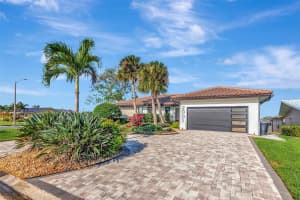 2001 MASSACHUSETTS AVENUE, ST PETERSBURG, FL 33703 - MLS#MFRTB8455886