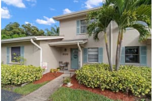 2131 Ridge Rd S #75, LARGO