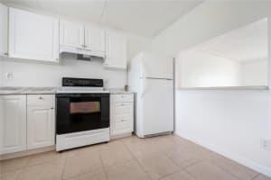 2860 SOMERSET PARK DRIVE, TAMPA, FL 33613 - MLS#MFRTB8456780