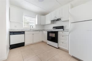 2860 SOMERSET PARK DRIVE, TAMPA, FL 33613 - MLS#MFRTB8456780