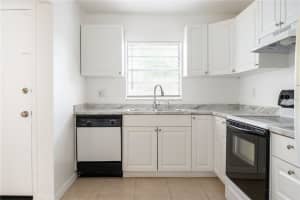 2860 SOMERSET PARK DRIVE, TAMPA, FL 33613 - MLS#MFRTB8456780