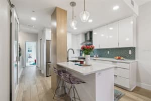 320 ISLAND WAY, CLEARWATER BEACH, FL 33767 - MLS#MFRTB8456859