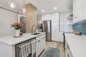 320 ISLAND WAY, CLEARWATER BEACH, FL 33767 - MLS#MFRTB8456859