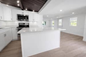 6580 10TH AVENUE TERRACE, ST PETERSBURG, FL 33707 - MLS#MFRTB8457161