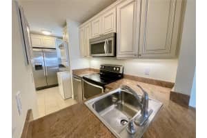 1361 Snell Isle Blvd Ne #6 St Petersburg, FL 33704 - Off Market