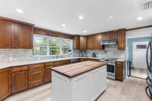 28042 LINDENHURST DRIVE, WESLEY CHAPEL, FL 33544 - MLS#MFRTB8457588
