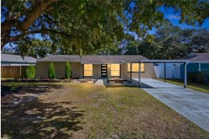 613 Highview Cir N, BRANDON