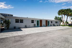 713 Saint Judes Dr S #1, LONGBOAT KEY