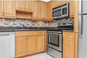 3300 FOX CHASE CIRCLE, PALM HARBOR, FL 34683 - MLS#MFRTB8460100