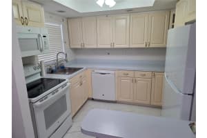 7981 SMOKETREE COURT, LARGO, FL 33773 - MLS#MFRTB8460303