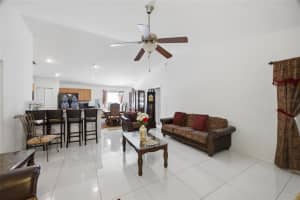 11239 SOUTHWIND LAKE DRIVE, GIBSONTON, FL 33534 - MLS#MFRTB8460900