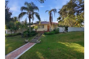 720 35th Ave N St Petersburg, FL 33704 Sold 03/18/26