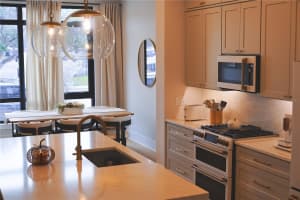 233 8TH STREET, ST PETERSBURG, FL 33701 - MLS#MFRTB8461699