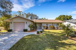1601 W Dorchester Dr, PALM HARBOR