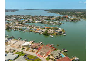 7821 3RD AVENUE, ST PETERSBURG, FL 33707 - MLS#MFRTB8461977