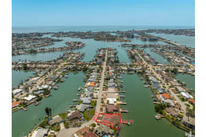 7821 3RD AVENUE, ST PETERSBURG, FL 33707 - MLS#MFRTB8461977