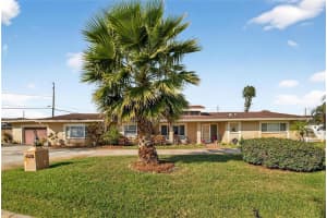 6518 DEBBIE LANE, ST PETERSBURG, FL 33707 - MLS#MFRTB8462979