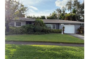 566 E Park Dr, LARGO