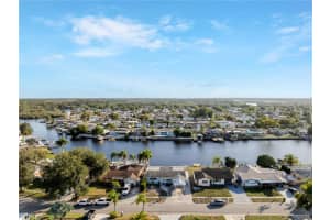 5644 Riddle Rd, HOLIDAY 5644 Riddle Rd, HOLIDAY