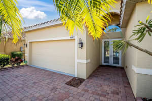 6682 41ST STREET CIRCLE, SARASOTA, FL 34243 - MLS#MFRTB8463365