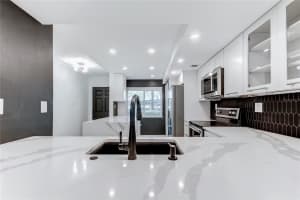 650 ISLAND WAY, CLEARWATER BEACH, FL 33767 - MLS#MFRTB8464298