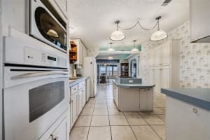 6827 LAKE HENRY DRIVE, WINTER HAVEN, FL 33881 - MLS#MFRTB8464788