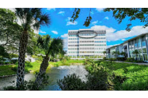 1125 W Peppertree Dr #701, SARASOTA