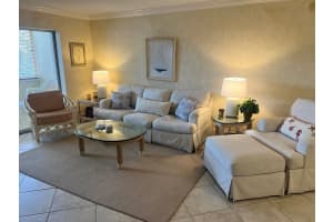 1125 W Peppertree Dr #202, SARASOTA