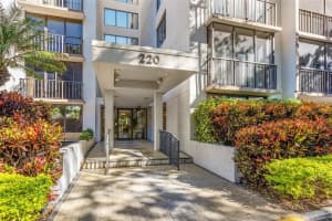 220 BELLEVIEW BOULEVARD, BELLEAIR, FL 33756 - MLS#MFRTB8465970