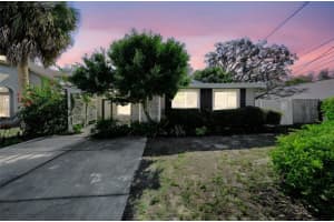 1122 E Oakwood St, TARPON SPRINGS