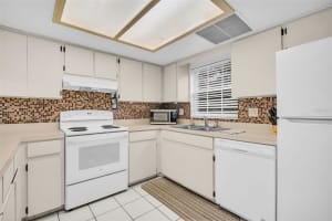1526 CHATEAUX DE VILLE COURT, CLEARWATER, FL 33764 - MLS#MFRTB8466193