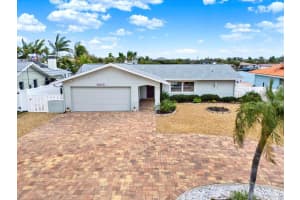 5675 Bayview Dr, SEMINOLE