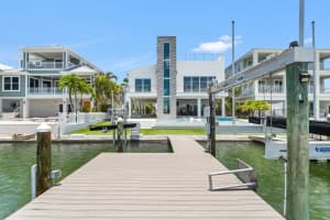 905 Bay Point Dr Madeira Beach, FL 33708 - Off Market