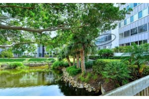 1055 W Peppertree Dr #206aa, SARASOTA