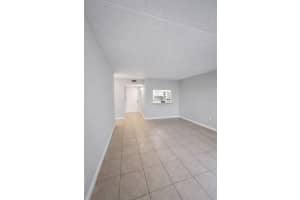 2814 SOMERSET PARK DRIVE, TAMPA, FL 33613 - MLS#MFRTB8469329