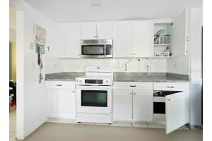 122 ALGIERS DRIVE, VENICE, FL 34293 - MLS#MFRTB8470064