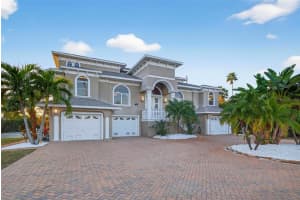 8880 Commodore Dr, SEMINOLE