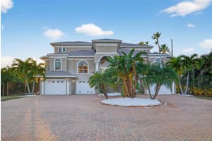 8880 COMMODORE DRIVE, SEMINOLE, FL 33776 - MLS#MFRTB8470530